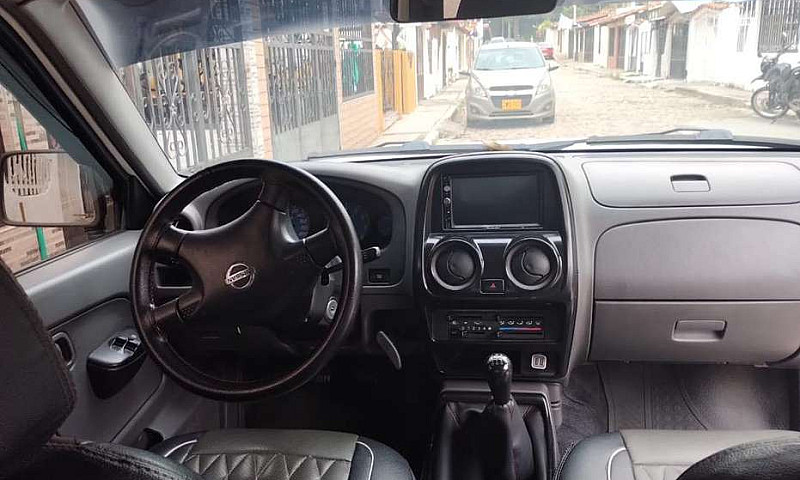 Camioneta Nissan Fro...