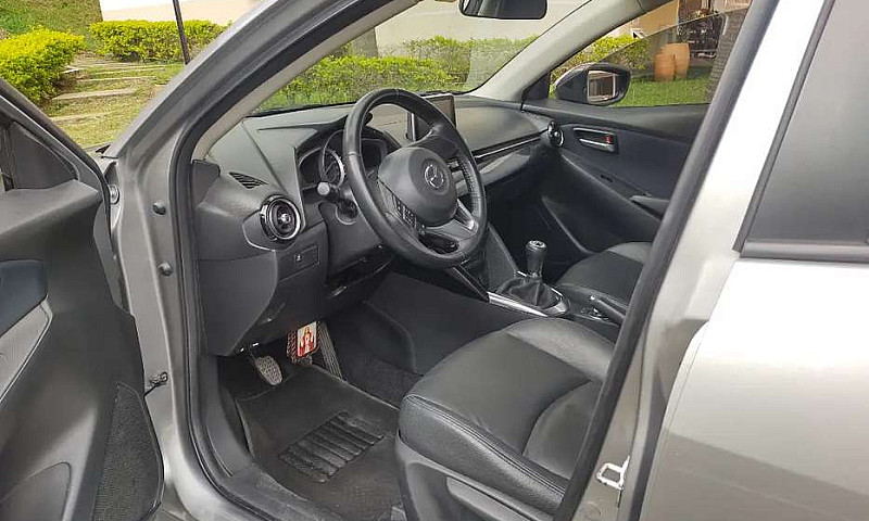 Hermoso Mazda 2 Tour...