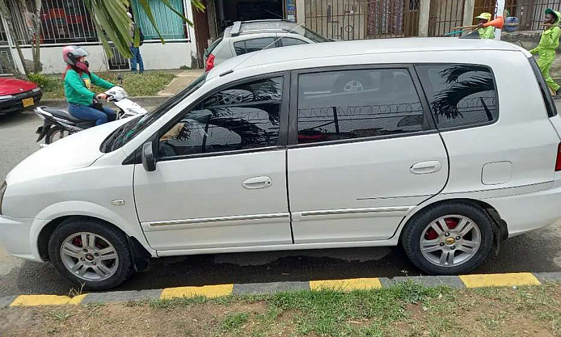 Vendo Kia Carens...