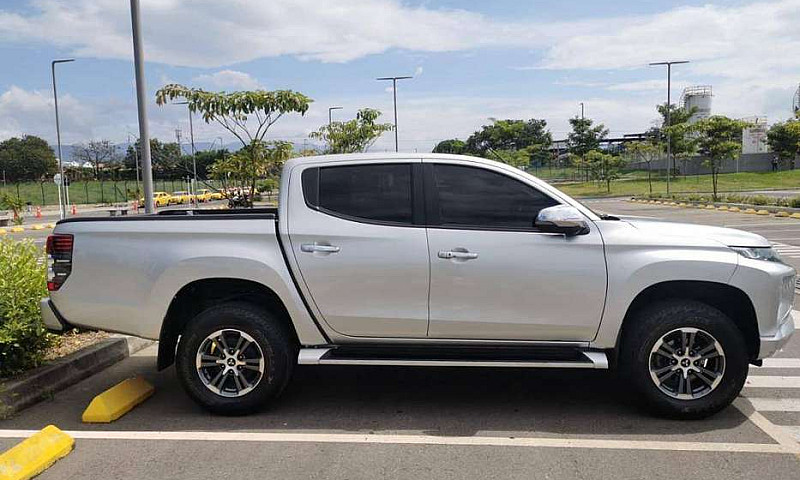 Mitsubishi L200 Trit...