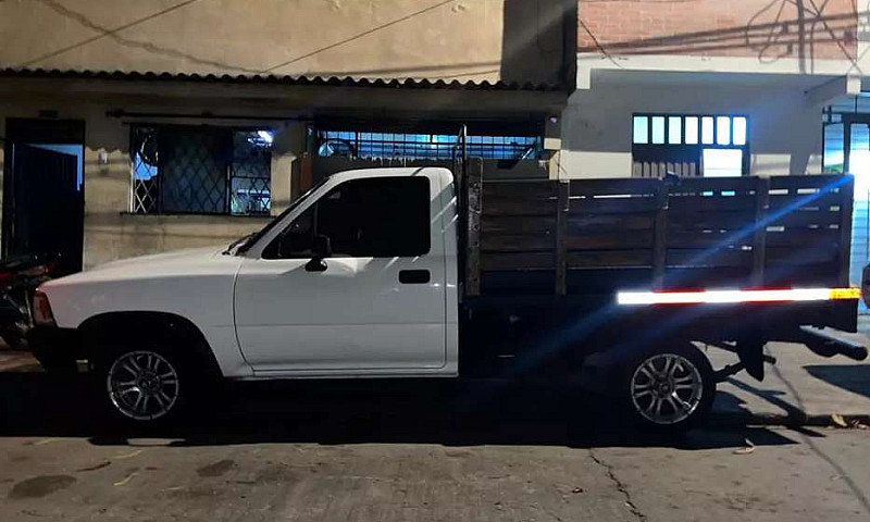 Vende Camioneta Toyo...