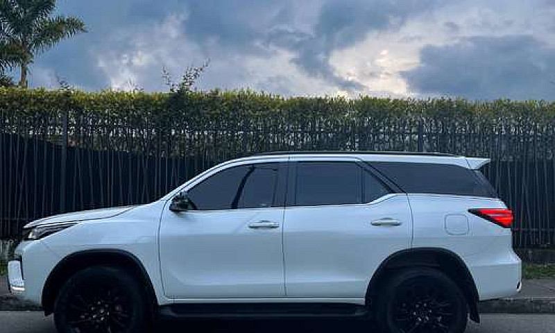 Toyota Fortuner Srv ...