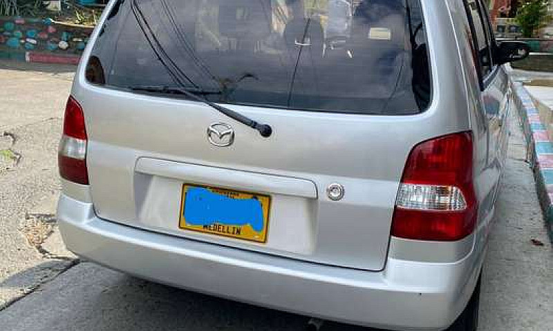 Se Vende Carro Mazda...