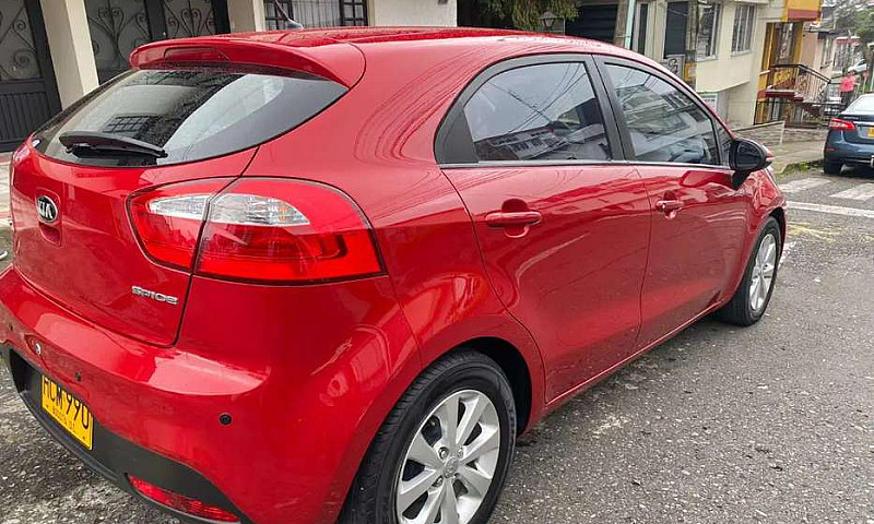 Vendo Kia Rio Space ...