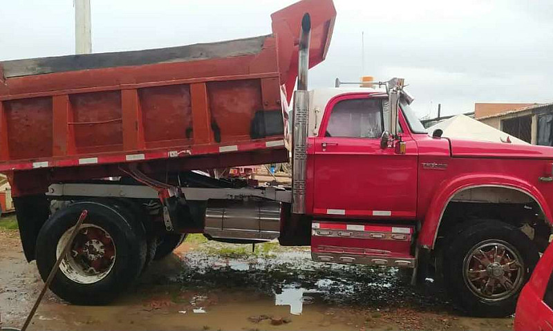 Vendo Volqueta Dodge...