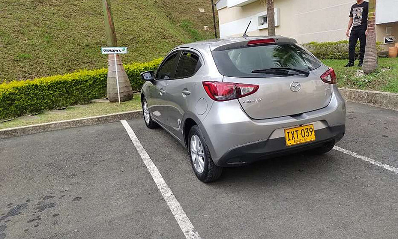 Hermoso Mazda 2 Tour...