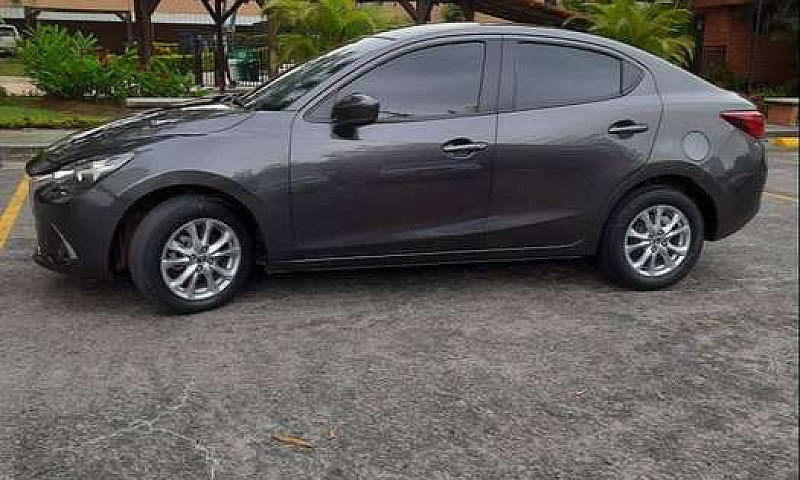 Vendo Mazda 2 Sedan ...