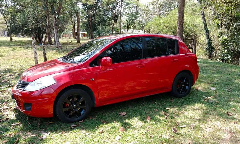 Nissan Tiida 2008...