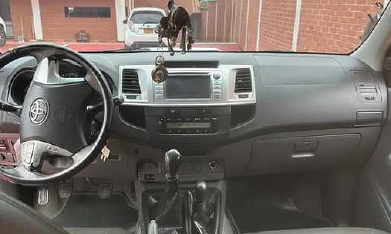 Toyota Hilux Vigo 20...