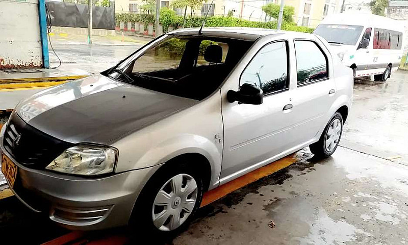 Renault Logan 2012...