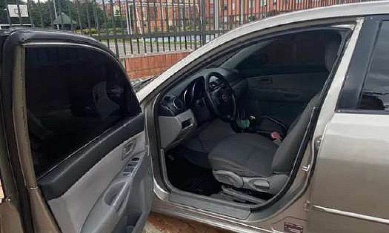 Mazda 3 2005...