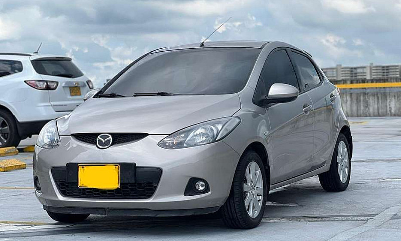 Mazda 2 2010...