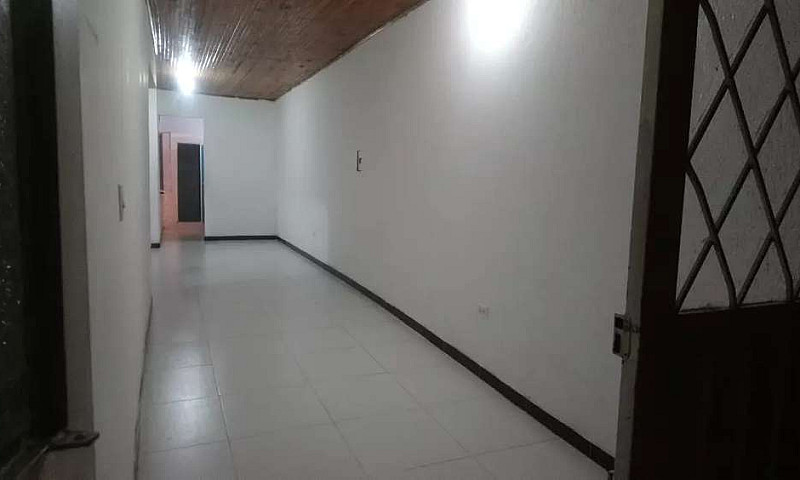 Arriendo Casa Barrio...