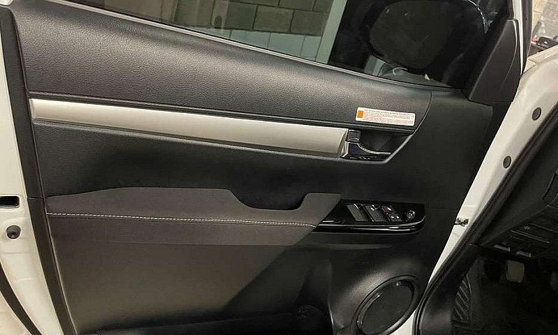 Vendo Toyta Hilux 2....