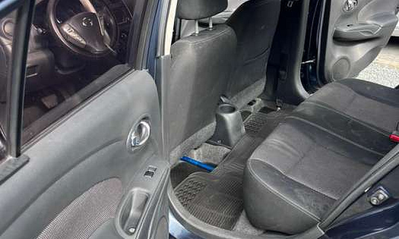 Nissan Versa Advance...