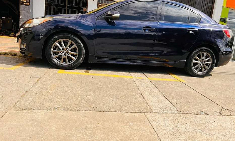Mazda 3 2012 
Placas...