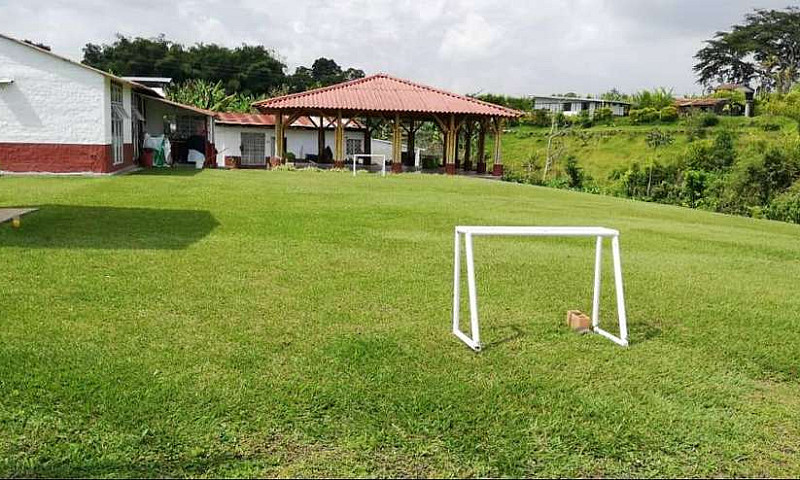 Hermosa Finca Chalet...