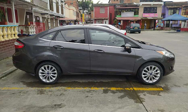 Ford Fiesta Titanium...