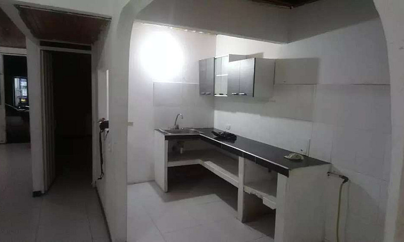 Arriendo Casa Barrio...