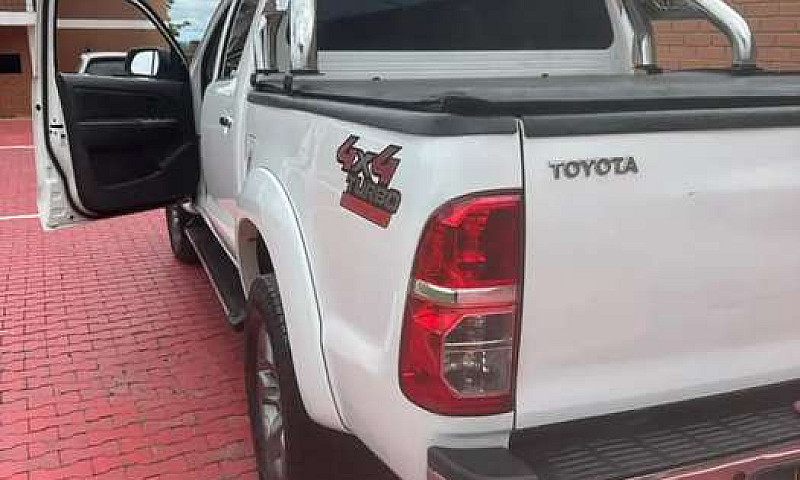 Toyota Hilux Vigo 20...