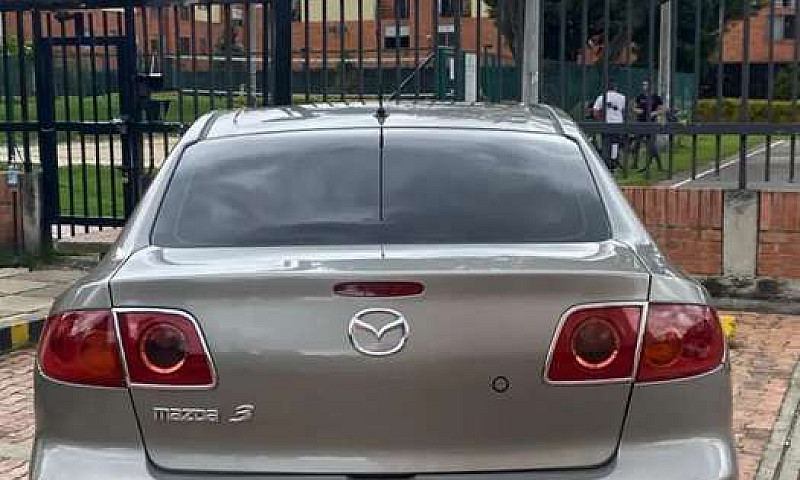 Mazda 3 2005...