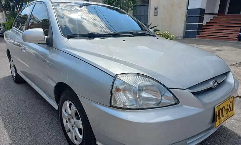 Vendo Kia Rio Stylus...