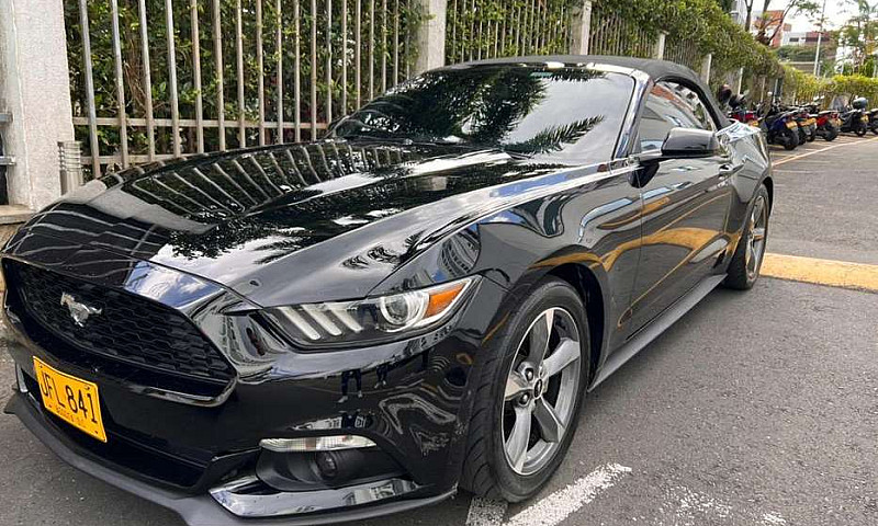 Vendo Ford Mustang I...