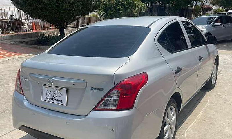 Nissan Versa 2022 Au...
