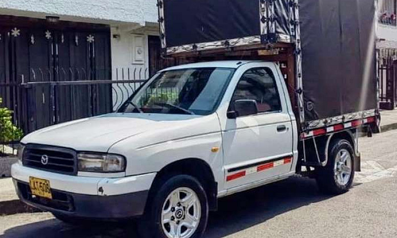 Mazda B2200 En Estac...