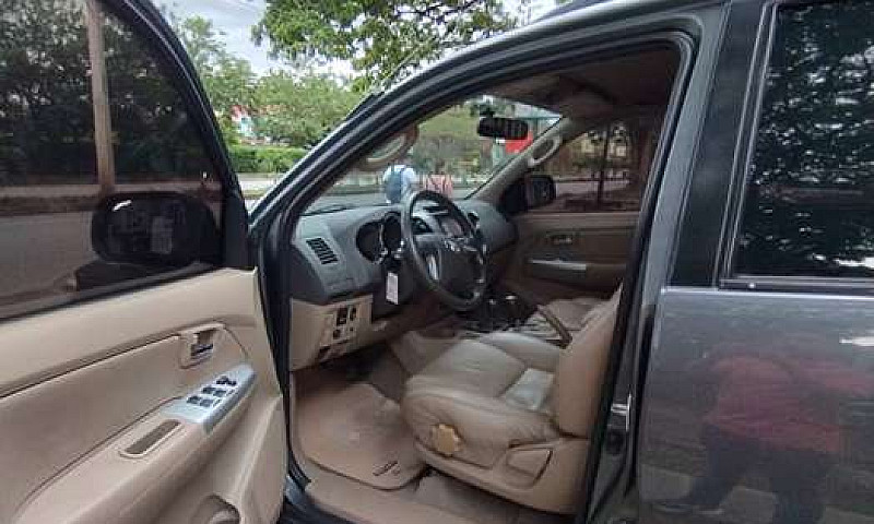 Toyota Fortuner 2.7L...