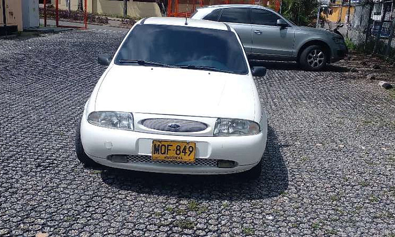 Vendo Automóvil Ford...