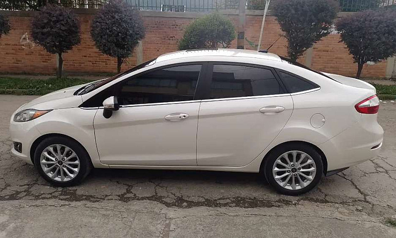 Vendo Ford Fiesta Ti...