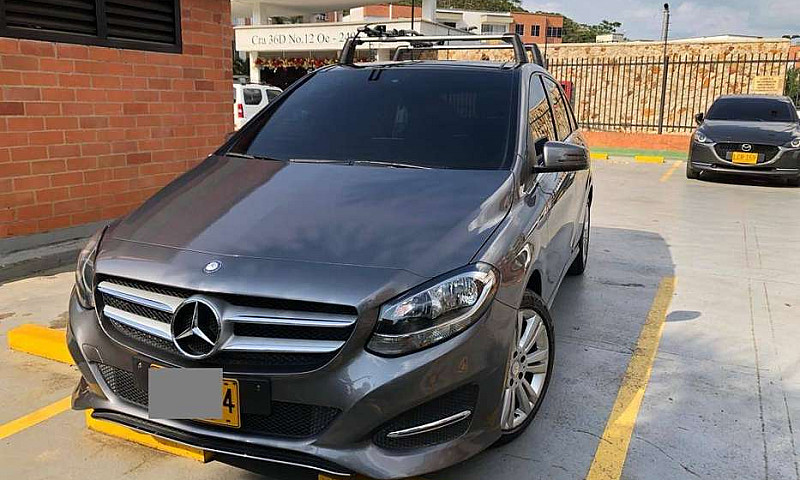 Hermoso Mercedes Ben...