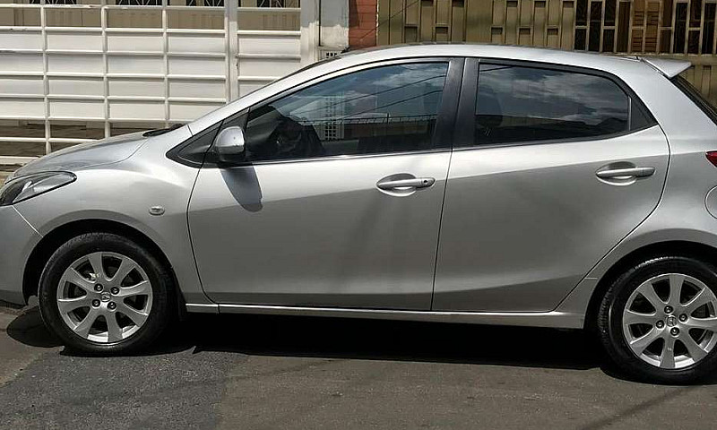 Mazda 2 Perfecto Est...