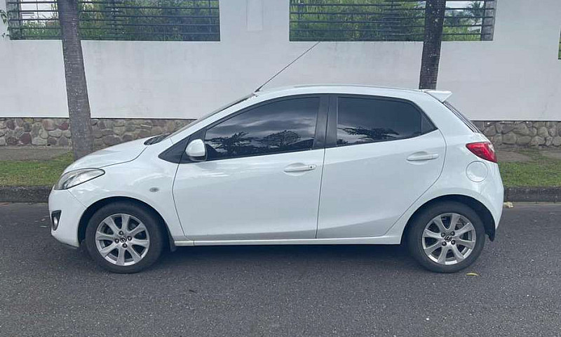 Mazda 2 Automatico 2...