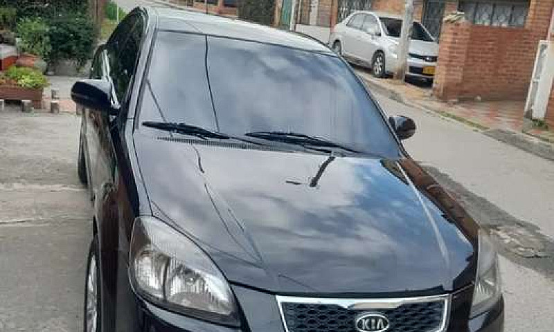 Vendo Hermoso Sedan...