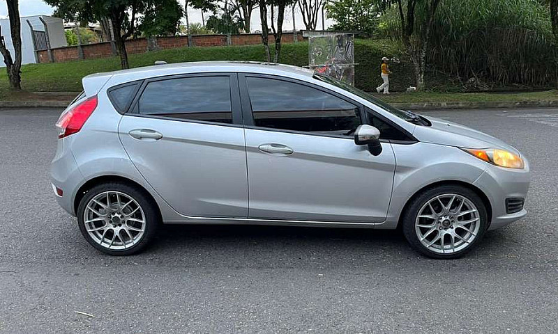 Ford Fiesta Hb Se...