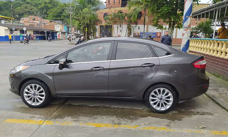 Ford Fiesta Titanium...