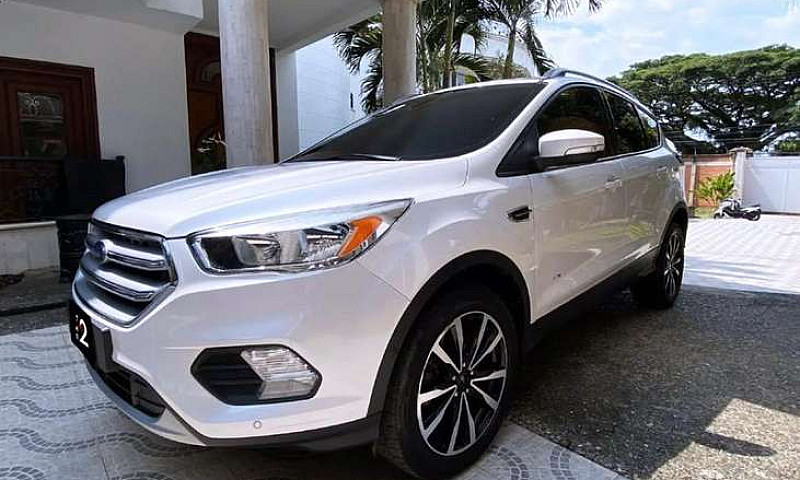 Ford Escape-Titanium...