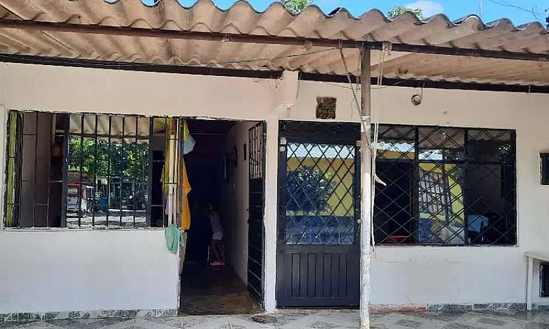 Se Vende Casa...