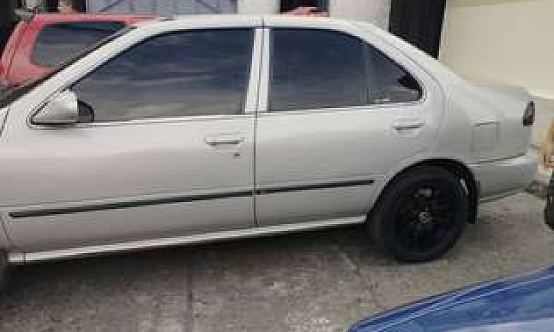 Vendo Nissan Sentra...