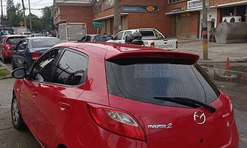 Vendo Mazda2 Hatcbac...