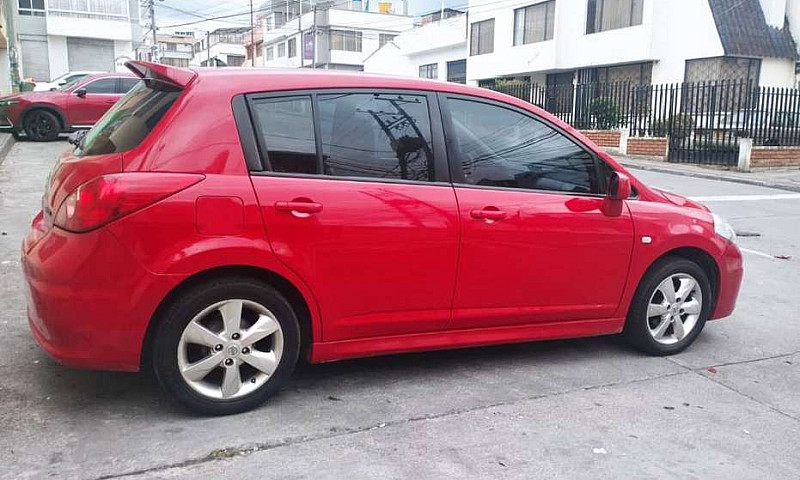 Nissan Tiida 2012...