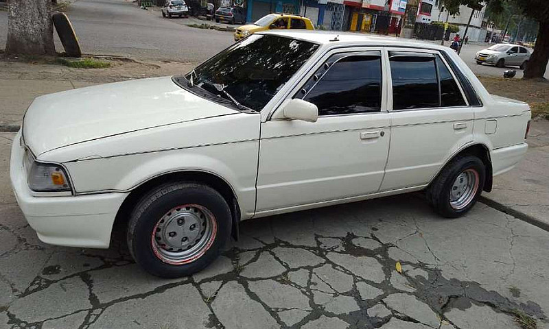 Se Vende Carro Mazda...