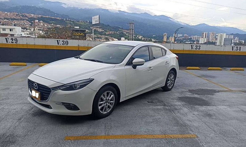 Mazda 3 Touring 2019...