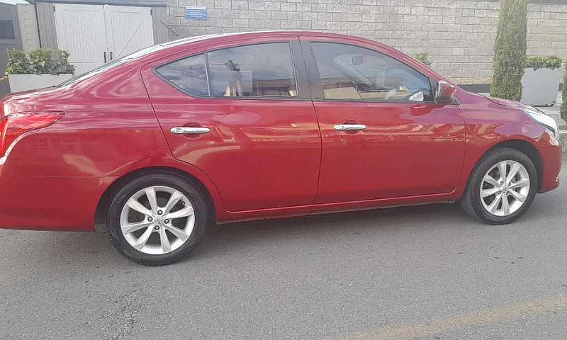 Nissan Versa Advance...