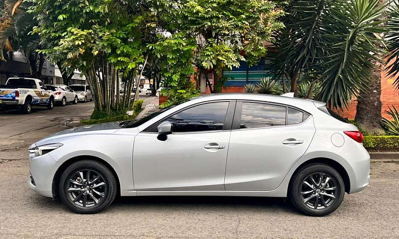 Mazda 3 Touring Hatc...