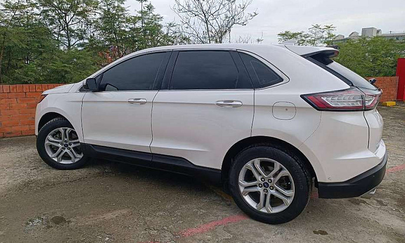 Ford Edge Titanium...