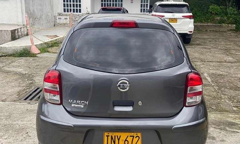 Vendo Nissan March 2...