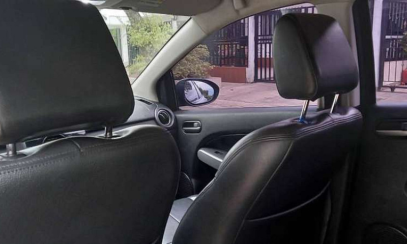Vendo Mazda 2 Hatch ...